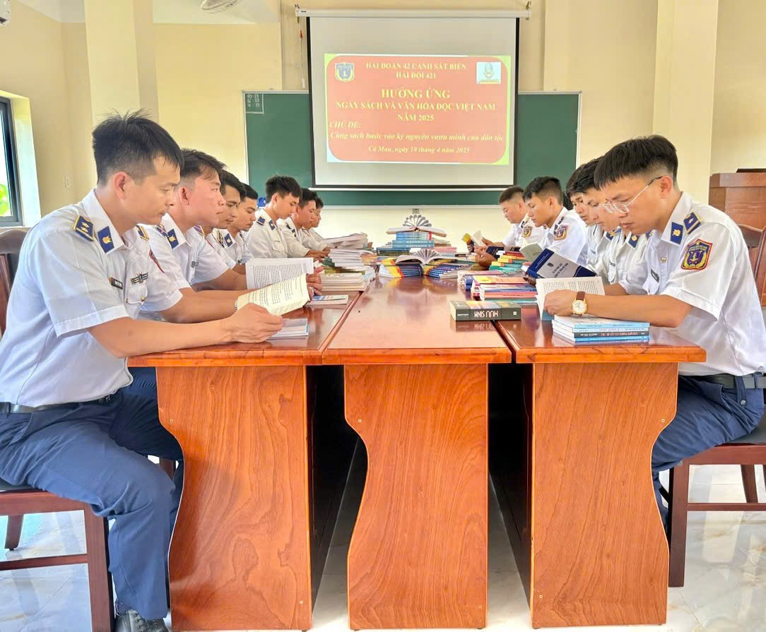 Hải đoàn 42 hưởng ứng Ngày sách và Văn hóa đọc lần thứ tư Tư năm 2025
