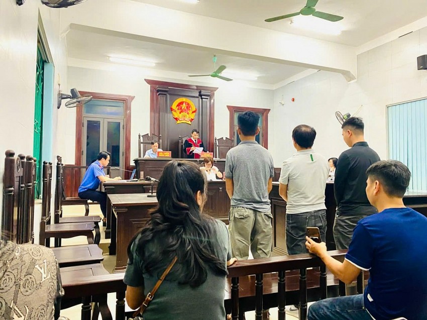 Toàn cảnh phiên toà.