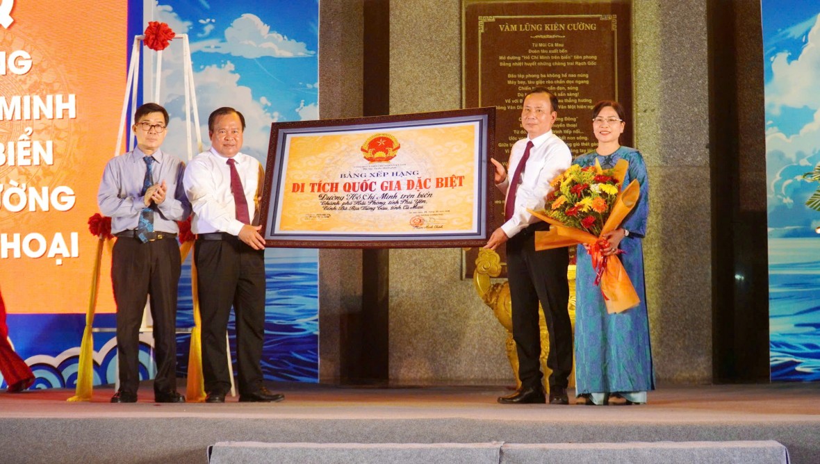 Đường Hồ Chí Minh trên biển (Bến Vàm Lũng) biểu tượng vinh quang, tự hào của dân tộc