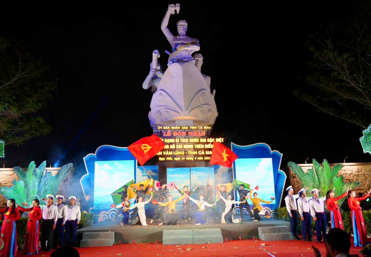 Đường Hồ Chí Minh trên biển (Bến Vàm Lũng) biểu tượng vinh quang, tự hào của dân tộc