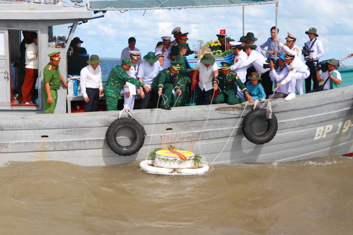 Đường Hồ Chí Minh trên biển (Bến Vàm Lũng) biểu tượng vinh quang, tự hào của dân tộc