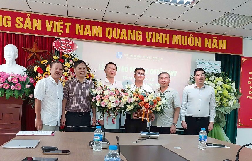 Nhà báo Phạm Văn Anh được bổ nhiệm làm Phó Tổng Biên tập Tạp chí Điện tử và Ứng dụng