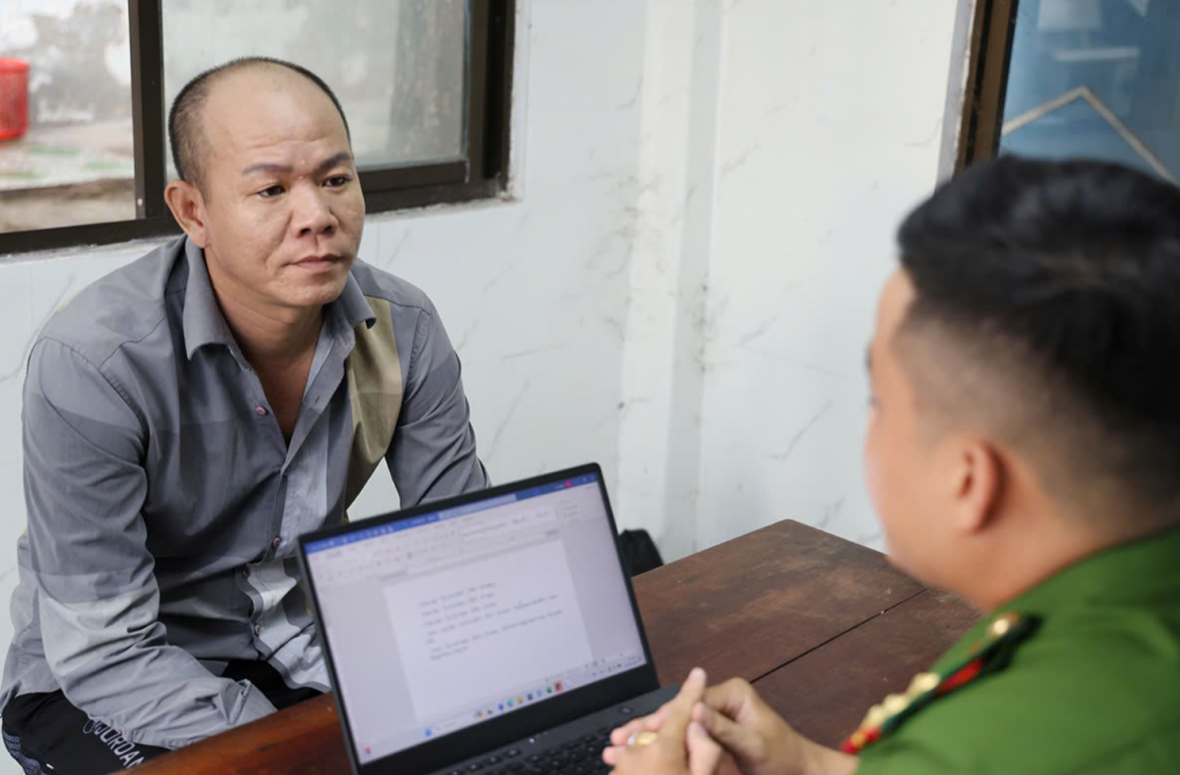 Bắt cặp đôi trộm cắp hơn 80 điện thoại di động với tổng giá trị khoảng 600 triệu đồng Bắt cặp đôi trộm cắp hơn 80 điện thoại di động với tổng giá trị khoảng 600 triệu đồng