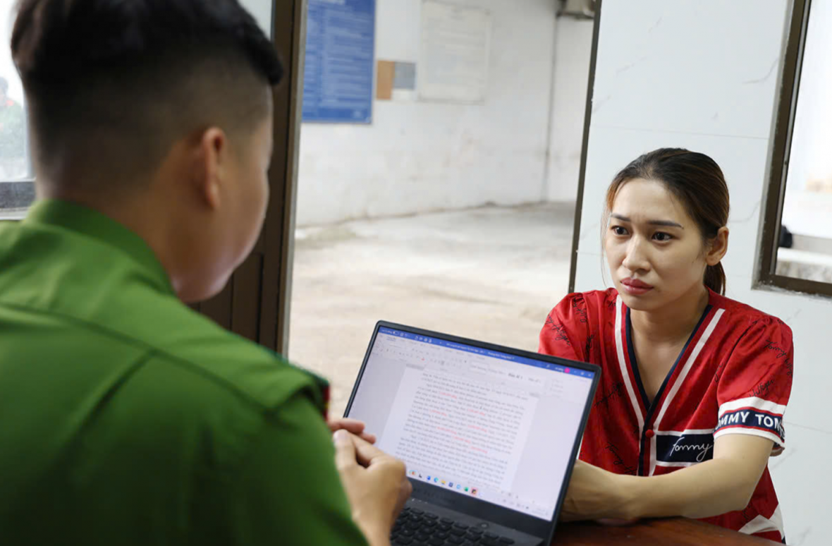 Bắt cặp đôi trộm cắp hơn 80 điện thoại di động với tổng giá trị khoảng 600 triệu đồng Bắt cặp đôi trộm cắp hơn 80 điện thoại di động với tổng giá trị khoảng 600 triệu đồng