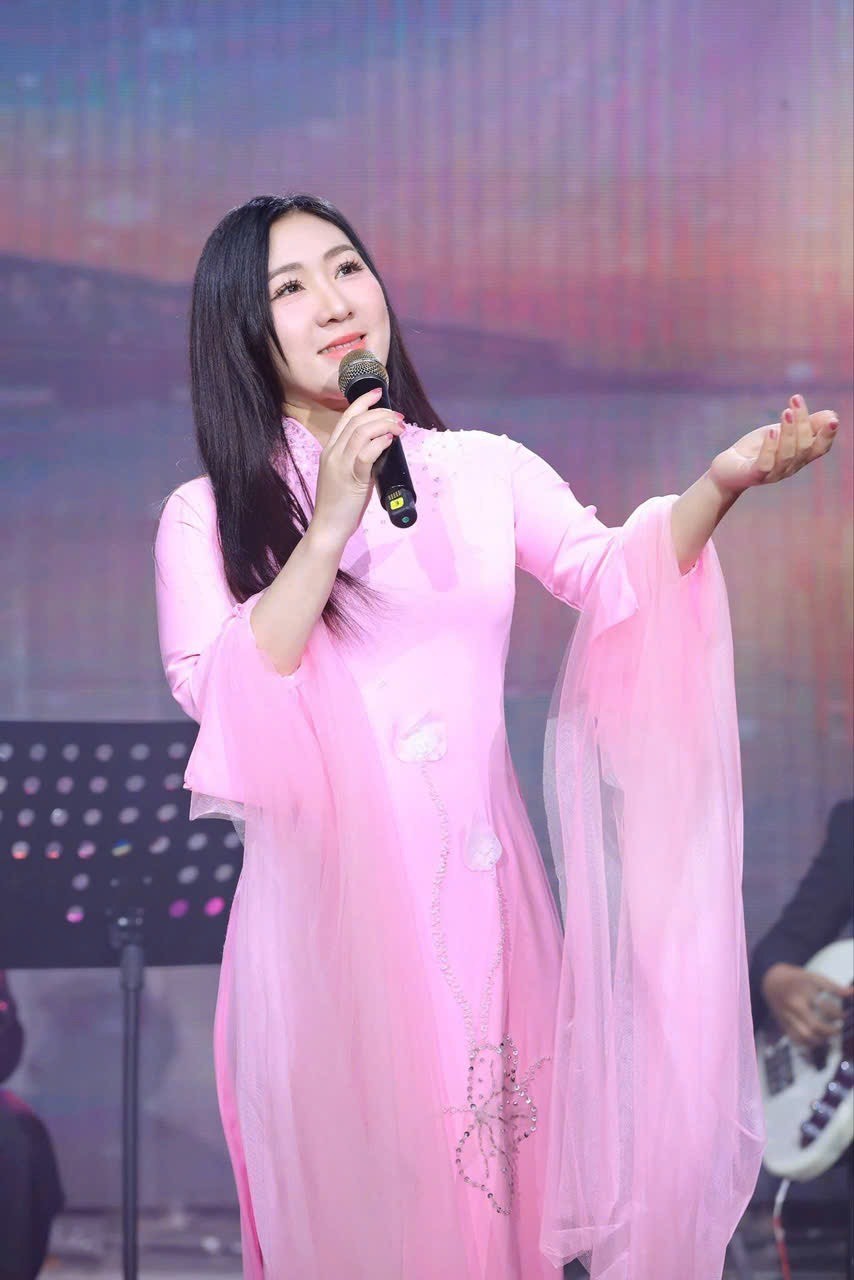 Ca sĩ Thuỳ Linh với dòng nhạc dân ca ngọt ngào sâu lắng