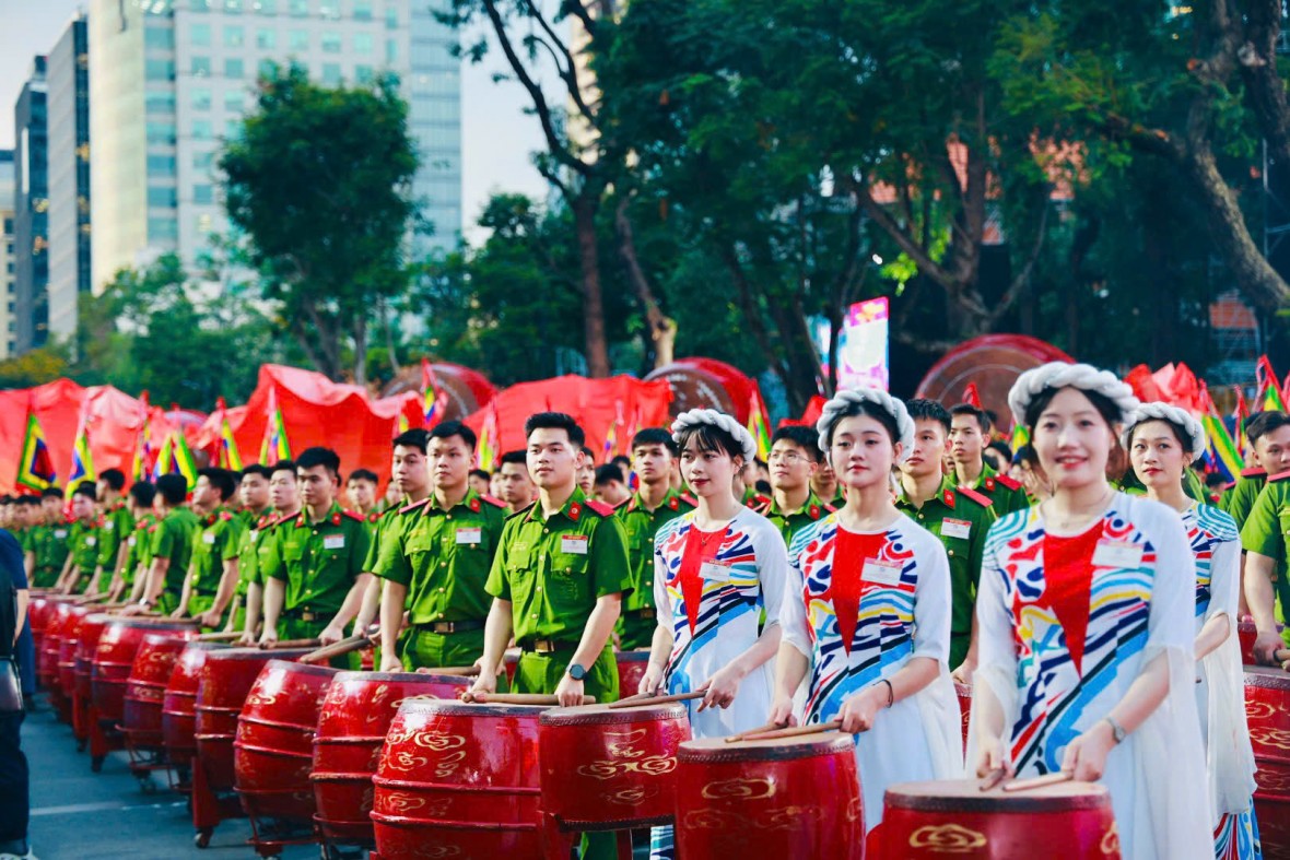 Ân tượng đêm sơ duyệt diễu binh của Học viên Cảnh sát
