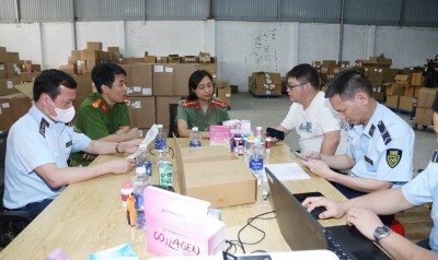 Công an Bắc Ninh và QLTT lập biên bản tạm giữ số thực phẩm chức năng chưa rõ nguồn gốc