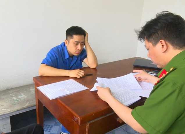 Công an tỉnh Quảng Ninh đấu tranh, lấy lời khai của Bùi Đình Khánh.