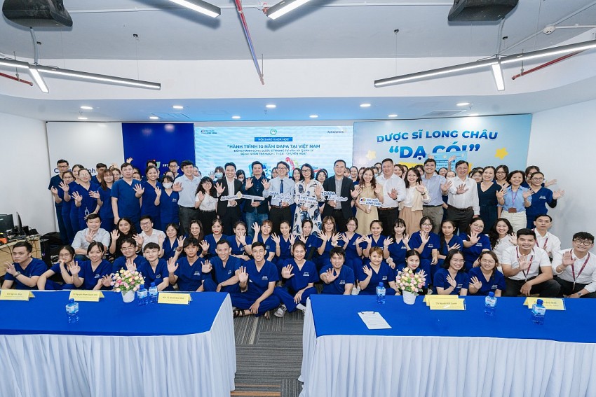 Chương trình có sự tham dự của các chuyên gia y tế và đội ngũ dược sĩ nhà thuốc Long Châu. Chương trình có sự tham dự của các chuyên gia y tế và đội ngũ dược sĩ nhà thuốc Long Châu.