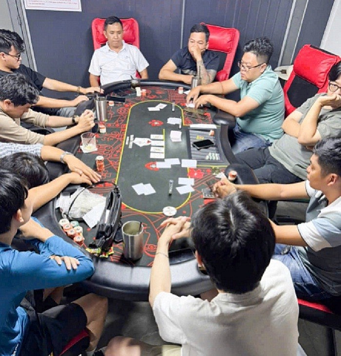 Phá sòng bạc Poker hơn 1 tỷ đồng trong quán bida