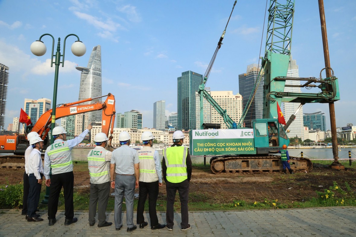 Cầu đi bộ nghìn tỉ qua sông Sài Gòn do Nutifood tài trợ chính thức khoan mũi cọc đầu tiên