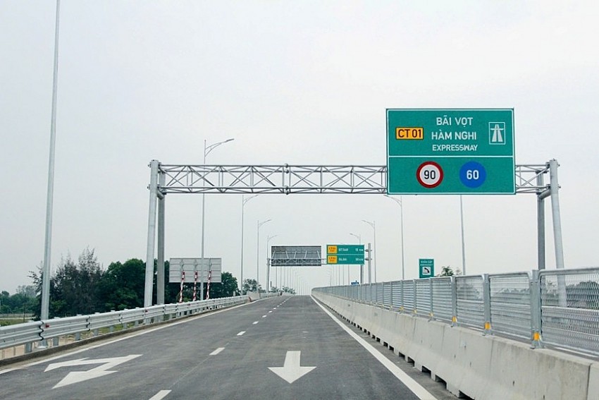 Cục CSGT đề xuất sơn báo hiệu tốc độ cho phép lên mặt đường Cục CSGT đề xuất sơn báo hiệu tốc độ cho phép lên mặt đường