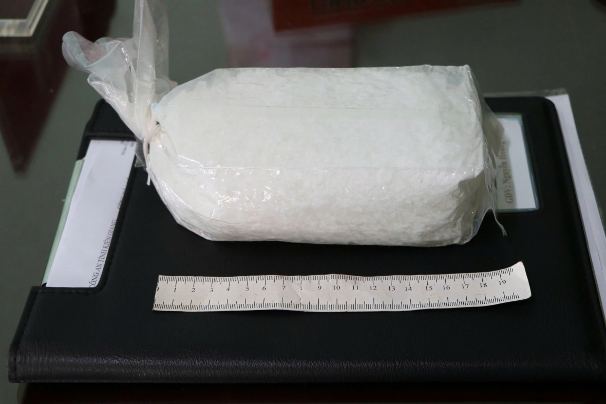 Bắt đối tượng vận chuyển trái phép khoảng 1kg chất ma tuý với tiền công 5 triệu đồng