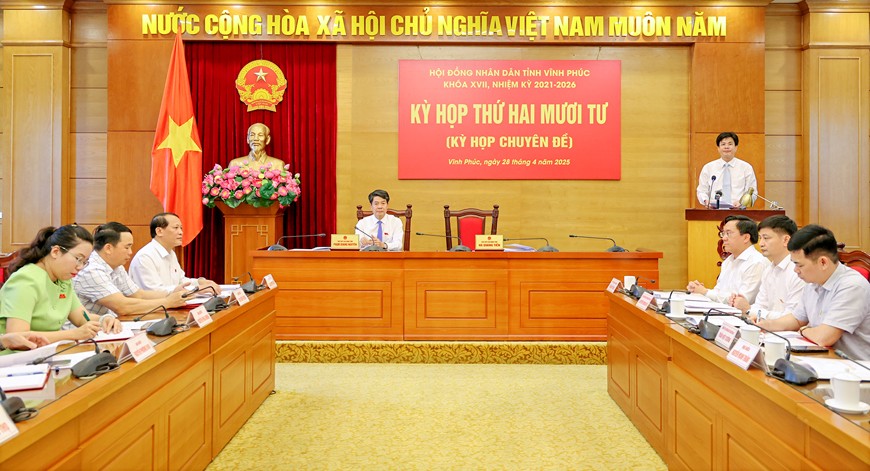 Thông qua chủ trương sắp xếp đơn vị hành chính cấp xã tỉnh Vĩnh Phúc năm 2025 Phó Chủ tịch HĐND tỉnh Hà Quang Tiến phát biểu bế mạc kỳ họp. (Ảnh: CTT tỉnh Vĩnh Phúc)