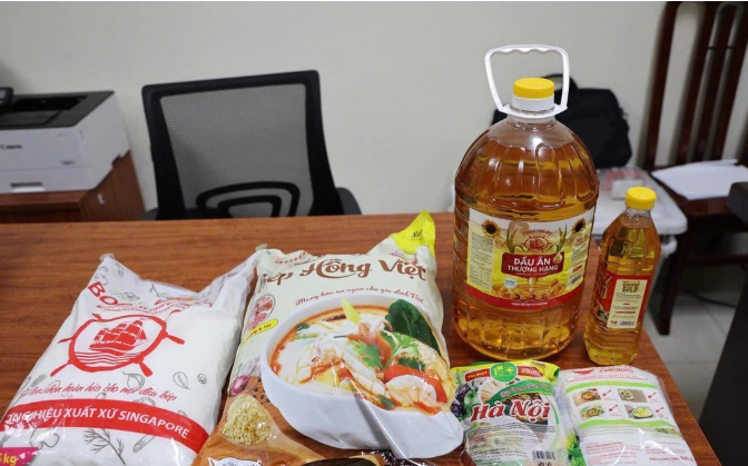 Thực phẩm giả 'len lỏi' từ mạng xã hội đến trường học