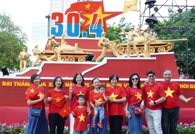 TP. Hồ Chí Minh rực rỡ sắc màu chào mừng kỷ niệm 50 năm Ngày Giải phóng miền Nam