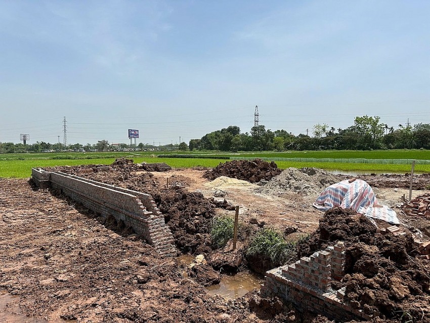 Một khu đất nông nghiệp xây dựng trái phép tại thị trấn Phú Xuyên. Một khu đất nông nghiệp xây dựng trái phép tại thị trấn Phú Xuyên.