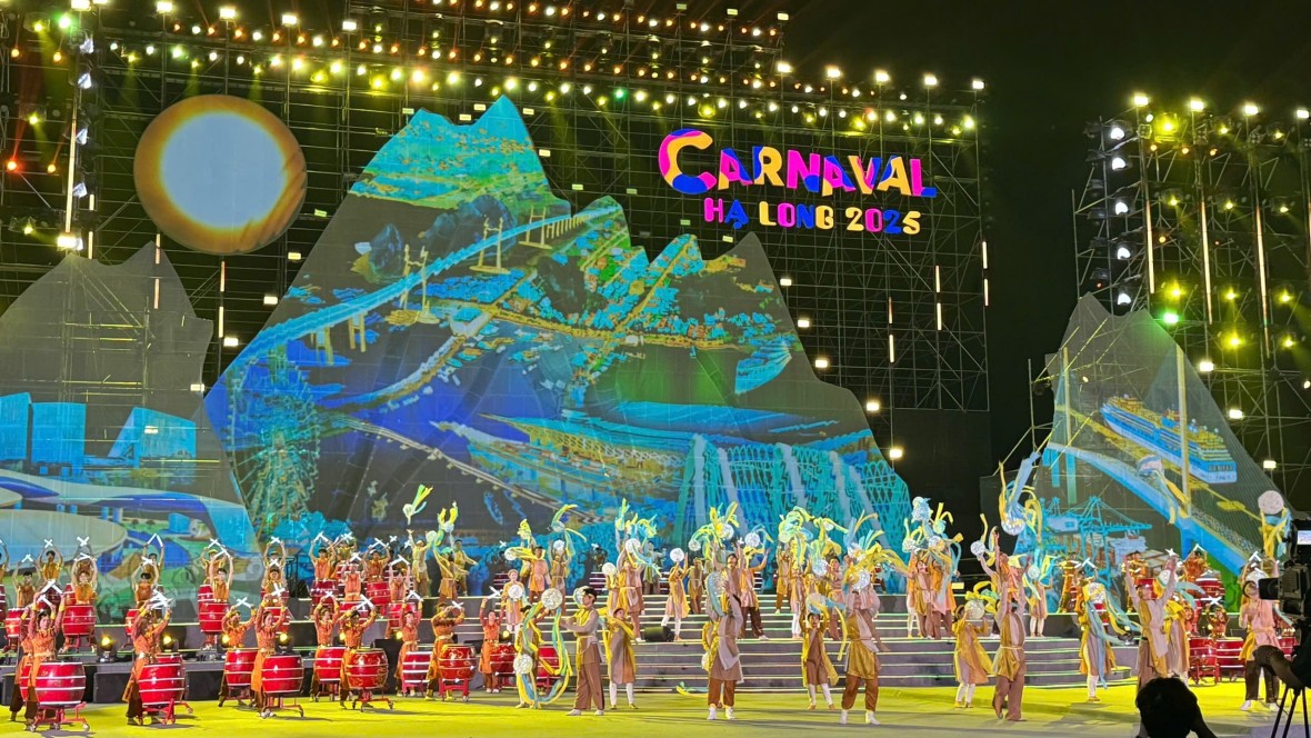 Chương trình Carnaval Hạ Long 2025 với sự tham gia của hơn 1.000 diễn viên, nghệ sĩ chuyên nghiệp, các đoàn nghệ thuật quốc tế, các nghệ nhân.