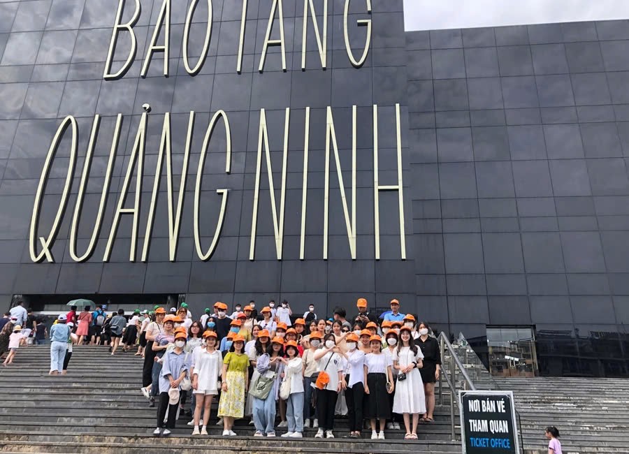 Quảng Ninh thu trên 1.300 tỷ đồng từ du lịch trong 2 ngày đầu nghỉ lễ Quảng Ninh thu trên 1.300 tỷ đồng từ du lịch trong 2 ngày đầu nghỉ lễ