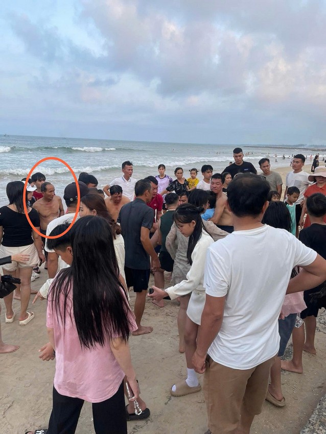 Phút giây nghẹt thở khi người lính già cứu hai cha con thoát khỏi miệng hà bá ở bãi biển Cửa Tùng