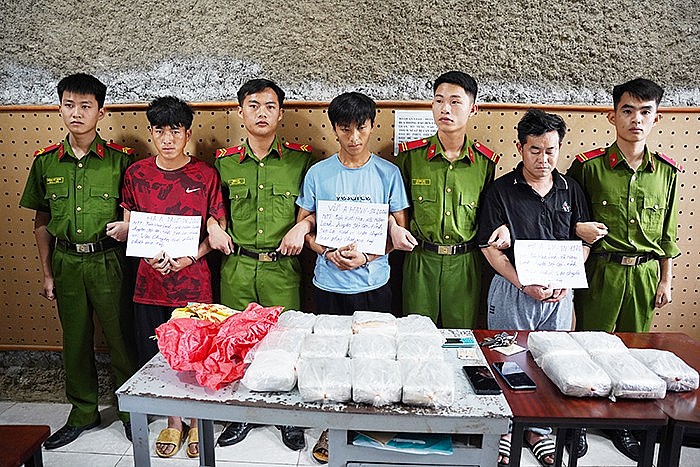 Được thuê vận chuyển 50 bánh hồng phiến, 3 đối tượng bị bắt