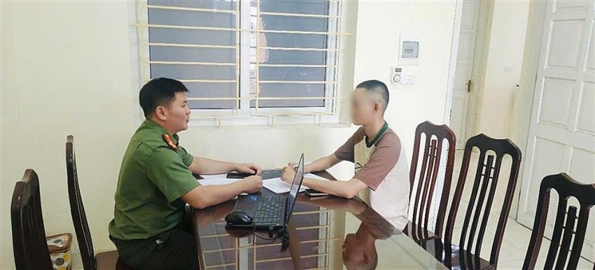 Lực lượng chức năng làm việc với chủ tài khoản facebook Lực lượng chức năng làm việc với chủ tài khoản facebook