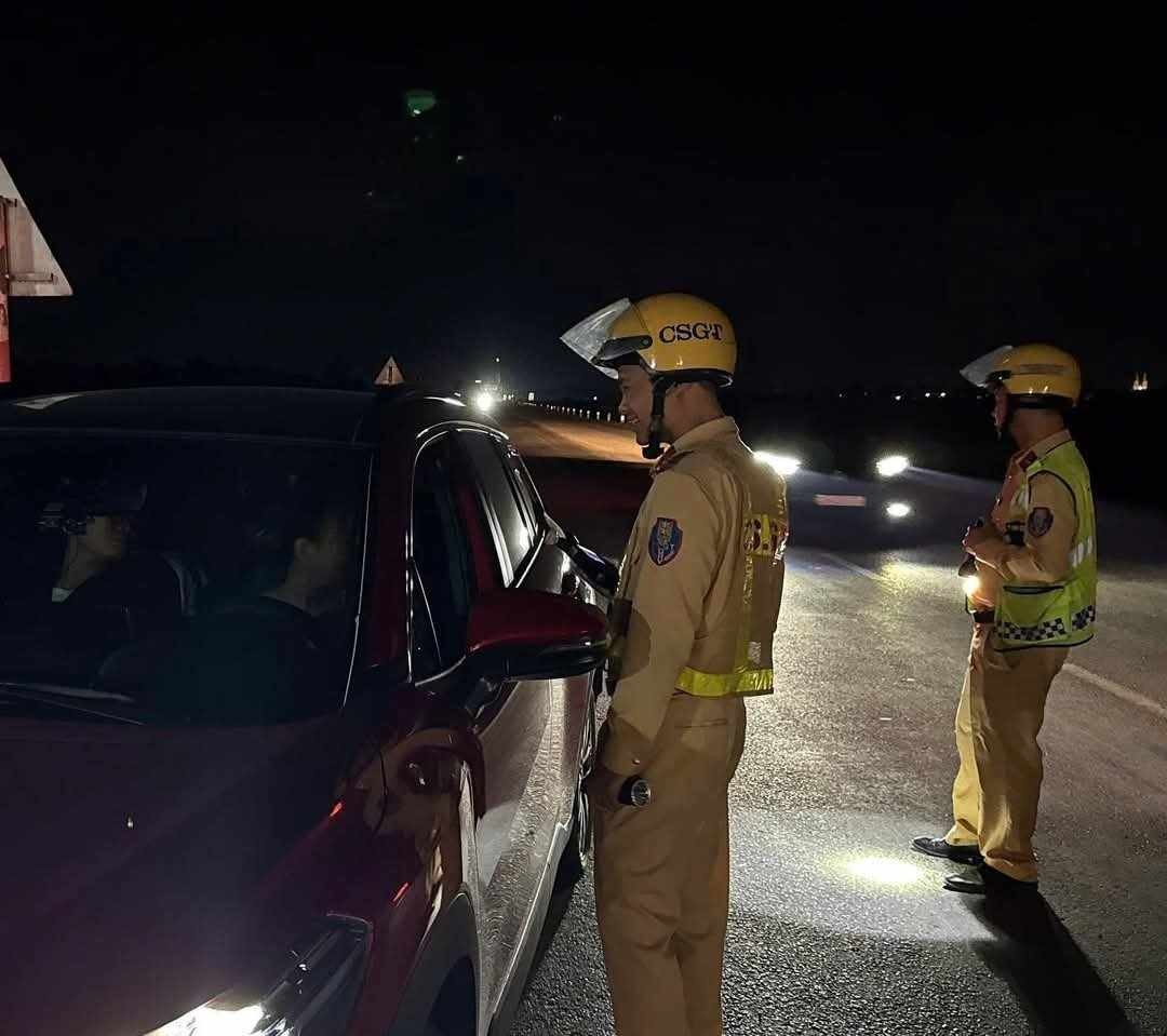 Lực lượng CSGT tăng cường tuần tra, kiểm soát trong dịp nghỉ lễ.