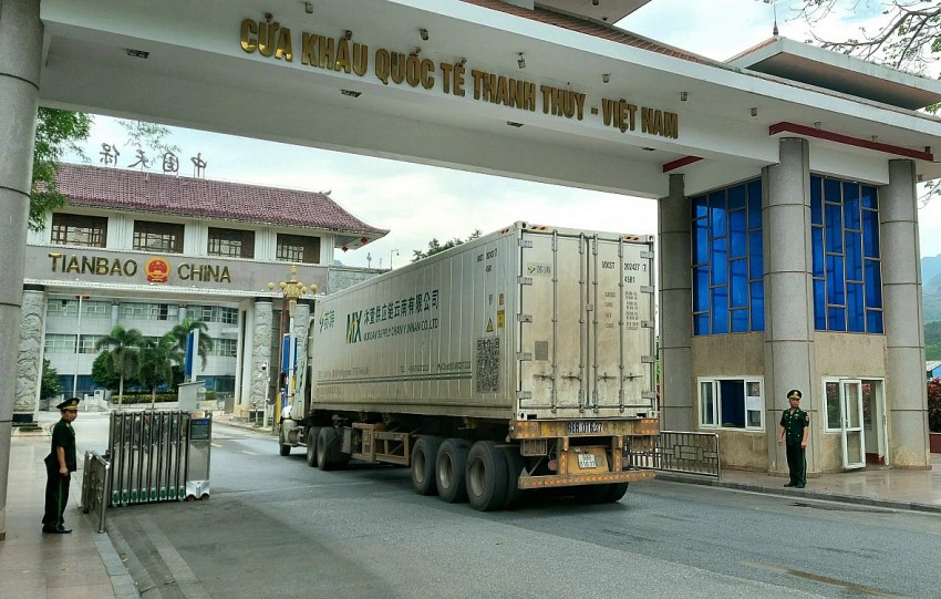 Cửa khẩu Quốc tế Thanh Thủy tấp nập dịp nghỉ lễ