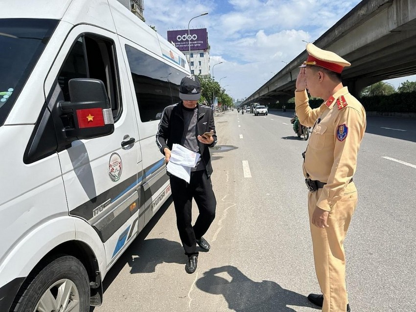 CSGT xử lý hàng loạt xe khách vi phạm trong dịp nghỉ lễ
