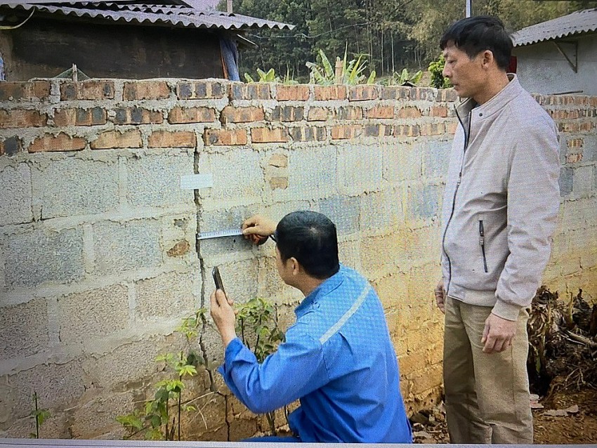 Một thôn ở Bắc Kạn liên tục xuất hiện nhiều hố sụt kỳ lạ