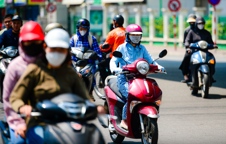 Miền Bắc tiếp tục nắng nóng gay gắt, đề phòng mưa dông, gió giật mạnh