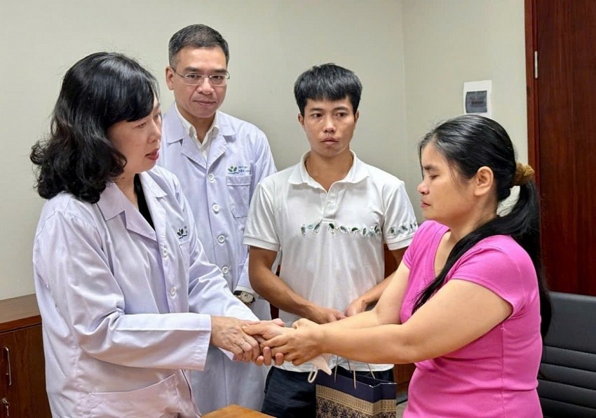 Vụ bệnh nhi ở Nam Định bị từ chối cấp cứu: Sức khỏe tiến triển tốt, Bộ trưởng Bộ Y tế Đào Hồng Lan đến thăm