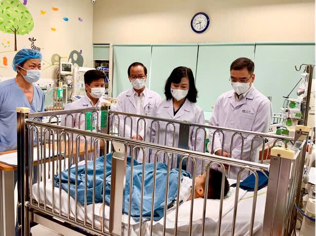 Vụ bệnh nhi ở Nam Định bị từ chối cấp cứu: Sức khỏe tiến triển tốt, Bộ trưởng Bộ Y tế Đào Hồng Lan đến thăm