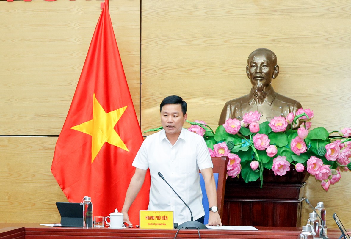 Phó Chủ tịch UBND tỉnh Nghệ An Hoàng Phú Hiền phát biểu tại cuộc họp xử lý vướng mắc các dự án giao thông trọng điểm trên địa bàn tỉnh. Phó Chủ tịch UBND tỉnh Nghệ An Hoàng Phú Hiền phát biểu tại cuộc họp xử lý vướng mắc các dự án giao thông trọng điểm trên địa bàn tỉnh.