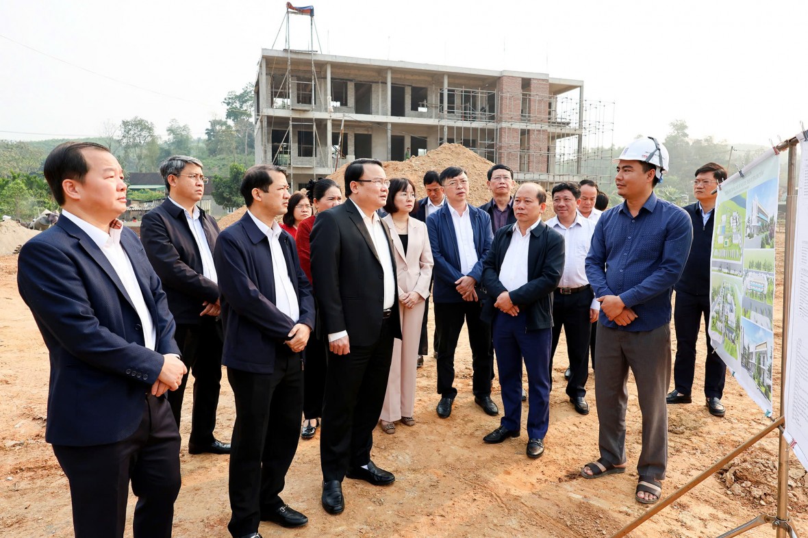 Lãnh đạo tỉnh Nghệ An kiểm tra tiến độ triển khai một số dự án trên địa bàn huyện Con Cuông. Lãnh đạo tỉnh Nghệ An kiểm tra tiến độ triển khai một số dự án trên địa bàn huyện Con Cuông.