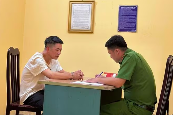 Bắt giữ dàn lãnh đạo xã Tự Nhiên cùng các thuộc cấp, vì nhận hối lộ để bỏ qua cho công trình xây trái phép Bắt giữ dàn lãnh đạo xã Tự Nhiên cùng các thuộc cấp, vì nhận hối lộ để bỏ qua cho công trình xây trái phép