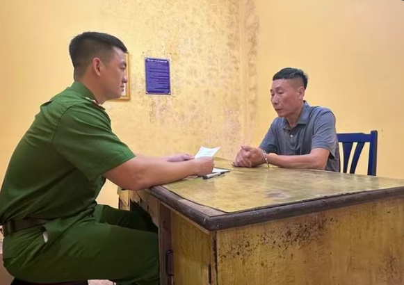 Bắt giữ dàn lãnh đạo xã Tự Nhiên cùng các thuộc cấp, vì nhận hối lộ để bỏ qua cho công trình xây trái phép Bắt giữ dàn lãnh đạo xã Tự Nhiên cùng các thuộc cấp, vì nhận hối lộ để bỏ qua cho công trình xây trái phép