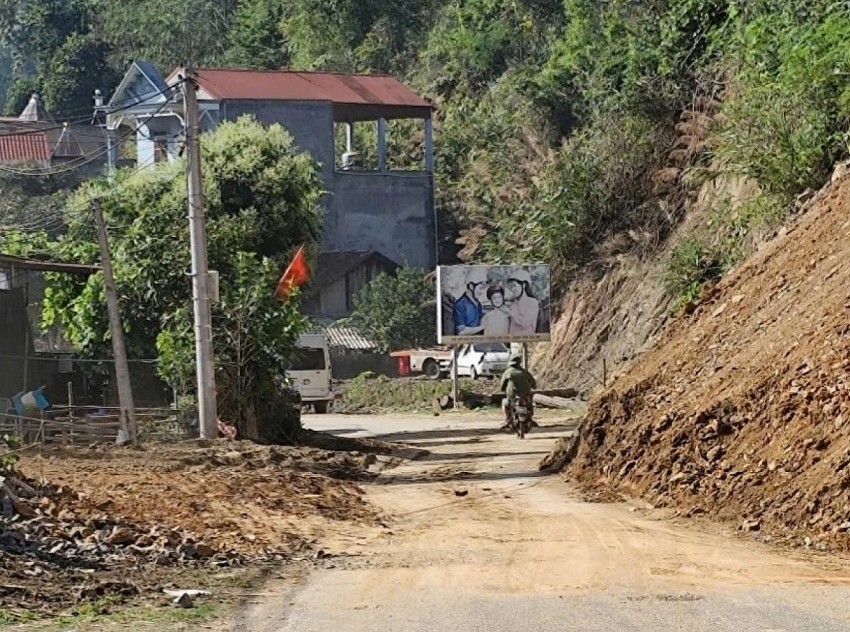 Tạm thời thông đường tỉnh 258 đi Hồ Ba Bể sau nhiều ngày ách tắc do sạt trượt