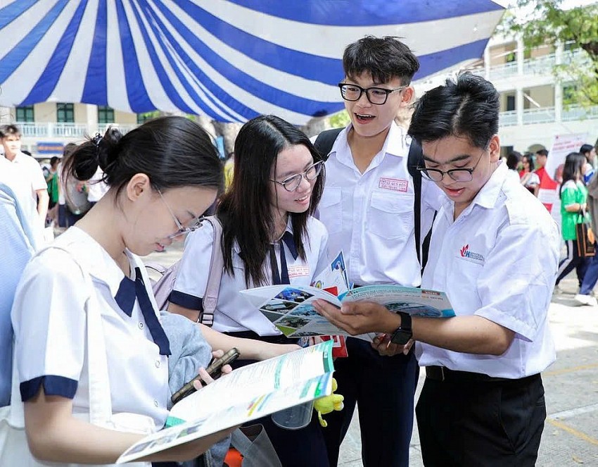 Nhiều Đại học bỏ tổ hợp lạ xét tuyển ngành Y khoa, Sư phạm sau khi Bộ GD&ĐT “tuýt còi”