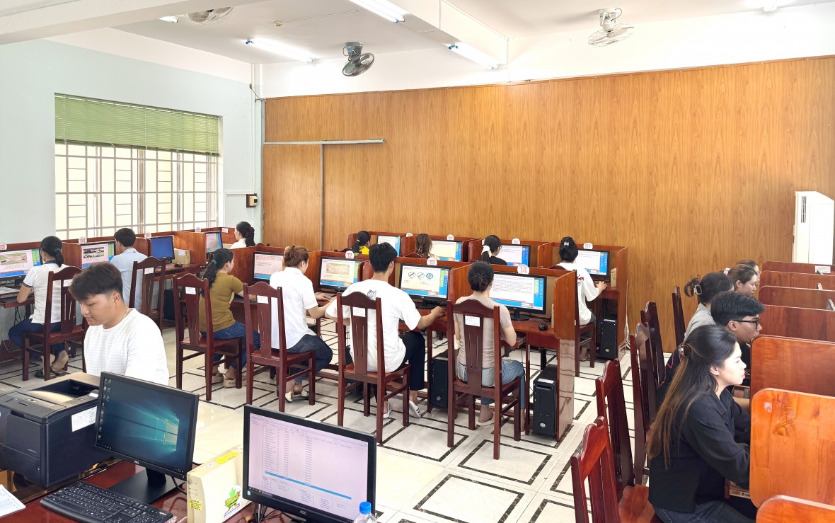 Công an tỉnh Bạc Liêu tổ chức sát hạch, cấp giấy phép lái xe