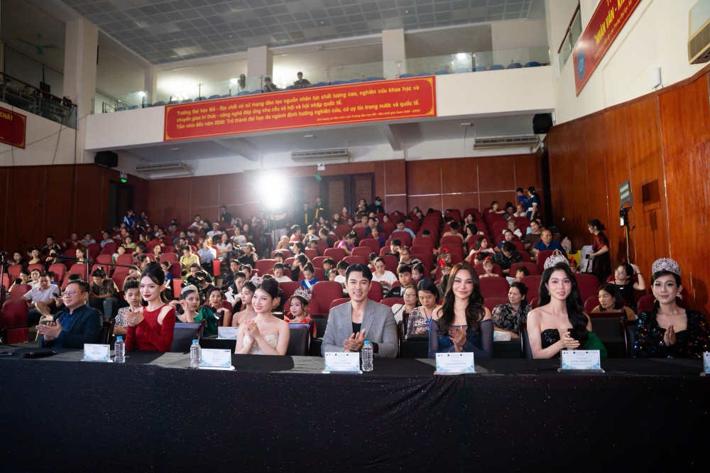 Chung kết Siêu mẫu nhí Toàn năng 2025: Tỏa sáng tài năng nhí, vinh danh Quán quân Nguyễn Huỳnh Yến Trang Chung kết Siêu mẫu nhí Toàn năng 2025: Tỏa sáng tài năng nhí, vinh danh Quán quân Nguyễn Huỳnh Yến Trang