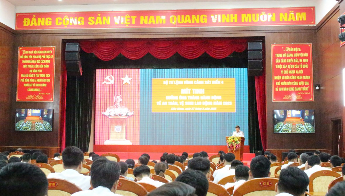 Bộ Tư lệnh Vùng Cảnh sát biển 4 tổ chức mít tinh hưởng ứng tháng hành động về an toàn vệ sinh lao động năm 2025