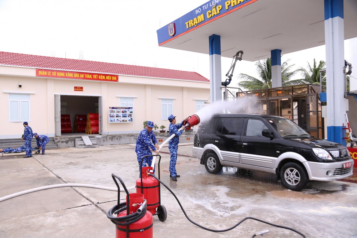 Bộ Tư lệnh Vùng Cảnh sát biển 4 tổ chức mít tinh hưởng ứng tháng hành động về an toàn vệ sinh lao động năm 2025