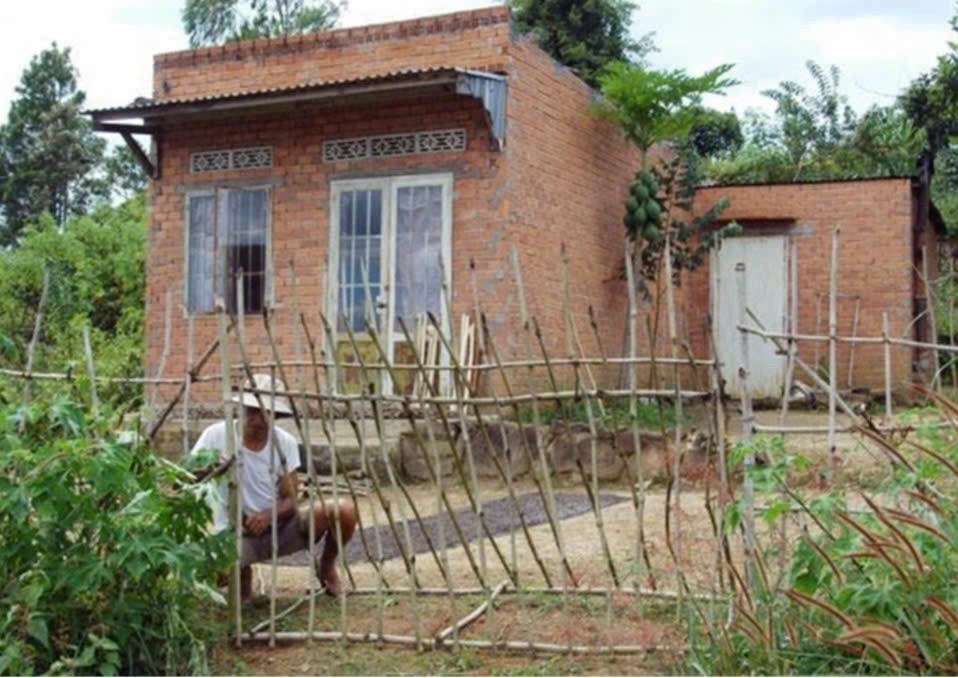 Lâm Đồng: Phát hiện hai bố con tử vong trong nhà có nhiều vật dụng bị cháy