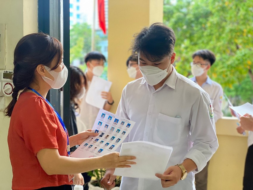 Chiều nay hơn 1,1 triệu học sinh sẽ làm thủ tục dự thi tốt nghiệp THPT