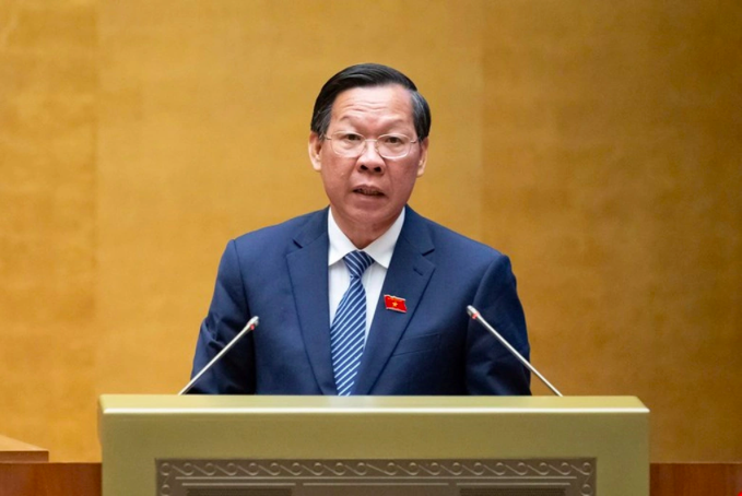 Chủ nhiệm Ủy ban Kinh tế và Tài chính của Quốc hội Phan Văn Mãi trình bày thẩm tra (Ảnh: Phạm Thắng).