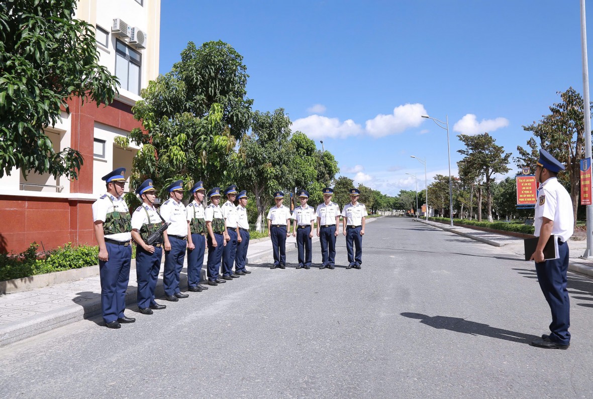 Bộ Tư lệnh Vùng Cảnh sát biển 4 hoàn thành khoá tập huấn đóng quân canh phòng năm 2025