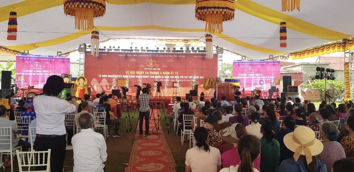 Tôn vinh nghề làm muối truyền thống ở Thái Bình