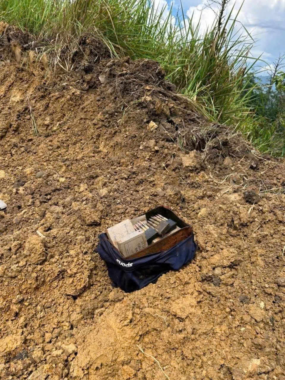 Lâm Đồng: Một người dân đào được 300 viên đạn, giao nộp cho cơ quan công an