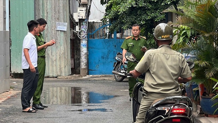 Công an có mặt tại hiện trường. Ảnh: SGGP